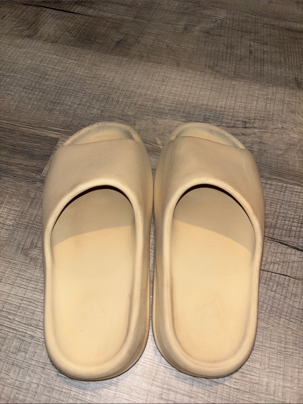 Adidas Yeezy Cream Slides - Picture 2 of 8